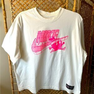 Women’s NIKE Pink T-shirt super cute